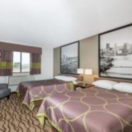 Super 8 By Wyndham Bedford Hotel Bagian luar foto