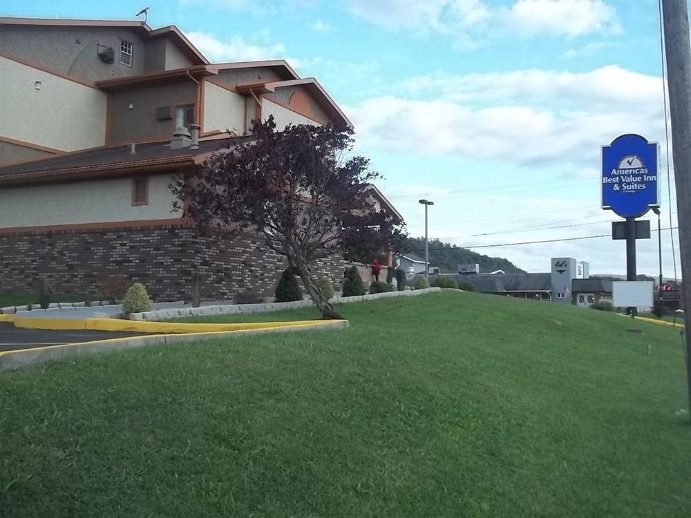 Super 8 By Wyndham Bedford Hotel Bagian luar foto