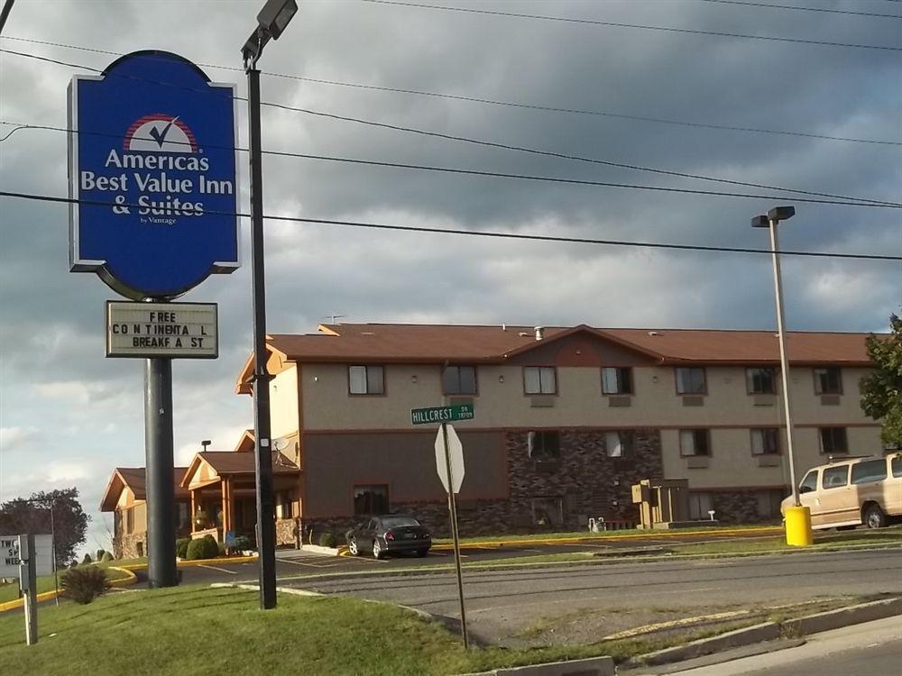 Super 8 By Wyndham Bedford Hotel Bagian luar foto