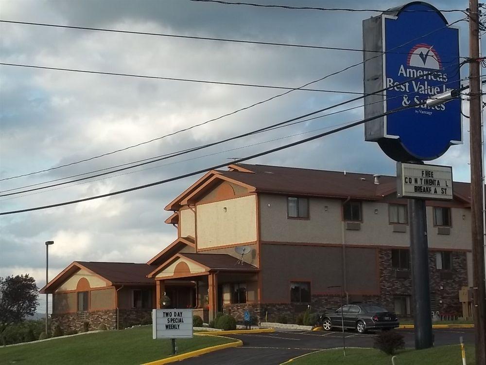Super 8 By Wyndham Bedford Hotel Bagian luar foto