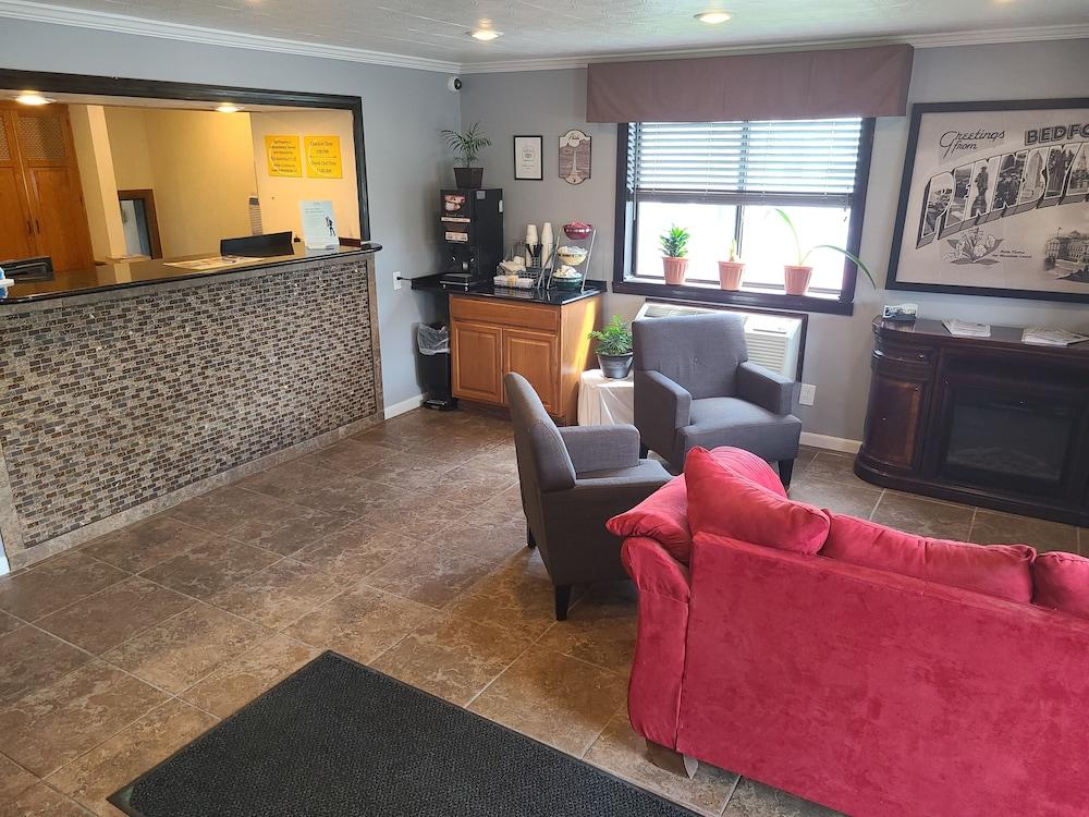 Super 8 By Wyndham Bedford Hotel Bagian luar foto