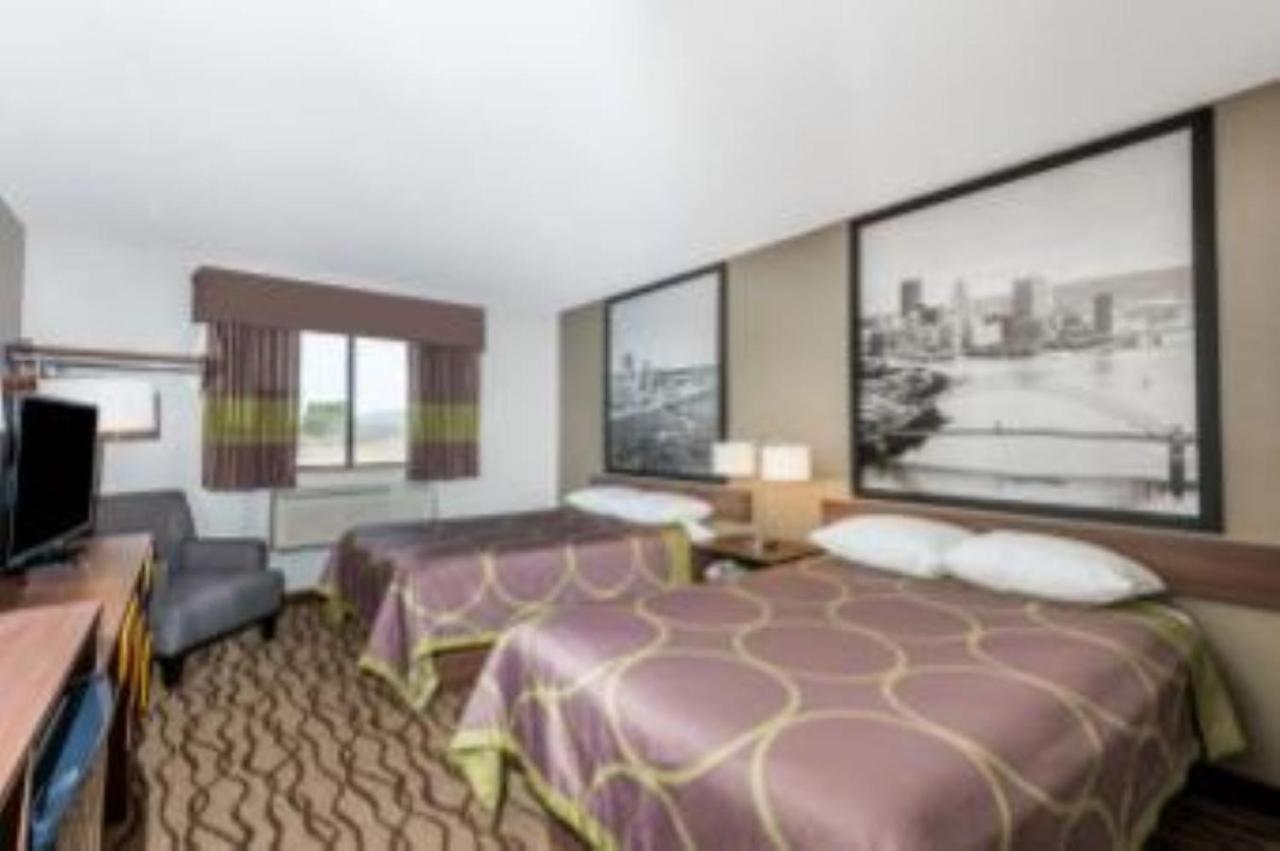 Super 8 By Wyndham Bedford Hotel Bagian luar foto