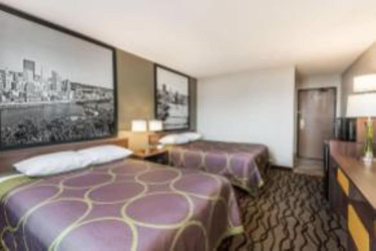 Super 8 By Wyndham Bedford Hotel Bagian luar foto