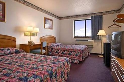Super 8 By Wyndham Bedford Hotel Bagian luar foto