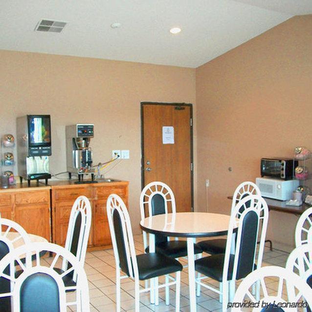 Super 8 By Wyndham Bedford Hotel Restoran foto