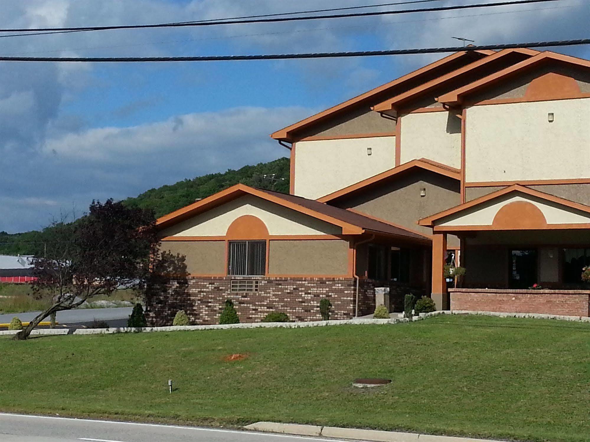 Super 8 By Wyndham Bedford Hotel Bagian luar foto